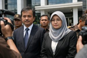 roy suryo dan dr tifa secara resmi dilimpahkan ke kejari jakarta selatan untuk proses hukum lebih lanjut.